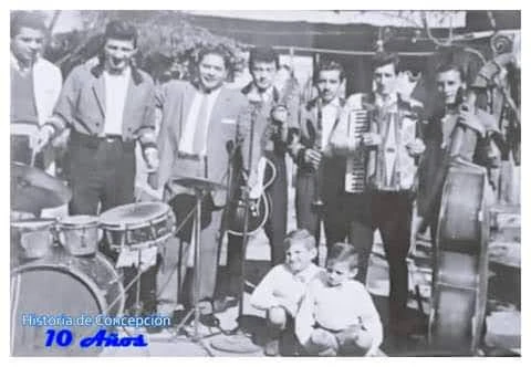 Henry Varela, Teddy Chumba, Johnny Salvatierra (guitarra), Roberto Gramajo