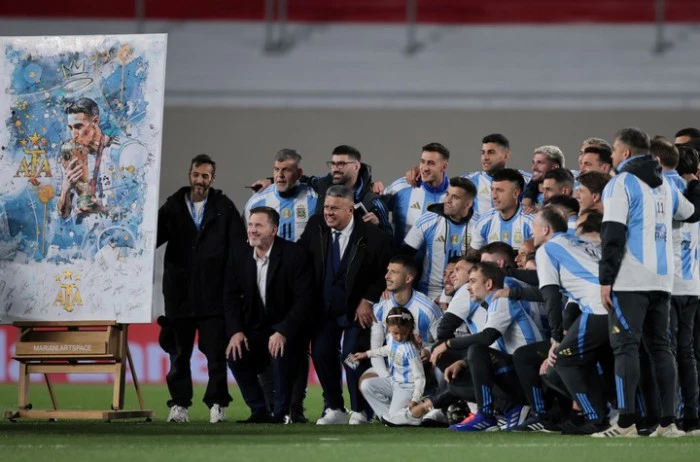 Di María tuvo un emotivo homenaje antes del partido contra Chile