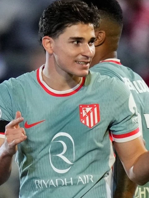 Julián Álvarez salvó al Atlético Madrid con doblete en la Copa del Rey