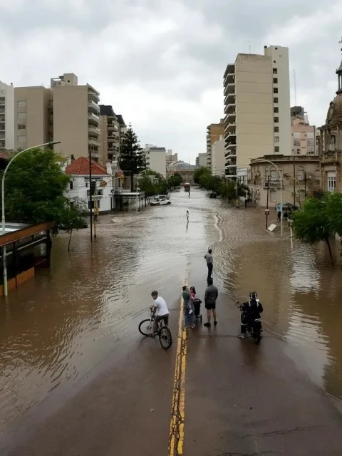 Bahía Blanca suspendió actividades por alerta meteorológica: sin clases ni transporte