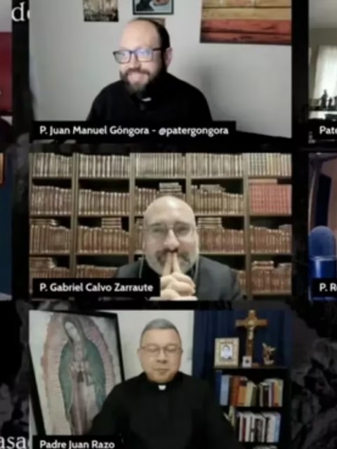 Polémica en España: curas rezan para que el Papa se vaya al cielo