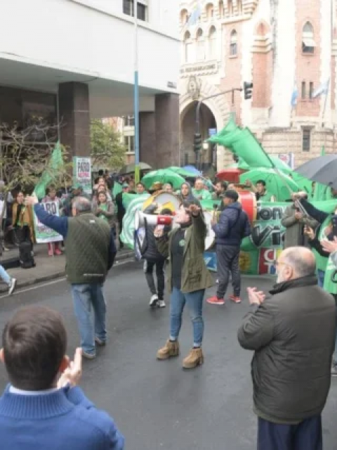 Paro nacional de ATE: protestan en Tucumán por los despidos